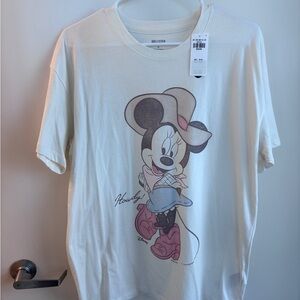 Hollister Women’s Minnie Mouse Cream T-Shirt